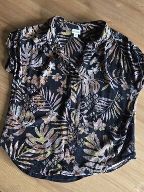 A New Day Floral Blouse | Size S | Black Short Sleeve Button Front Top
